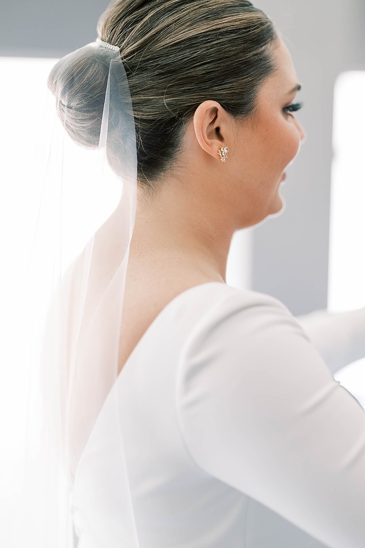 Side picture of bride's veil and dress