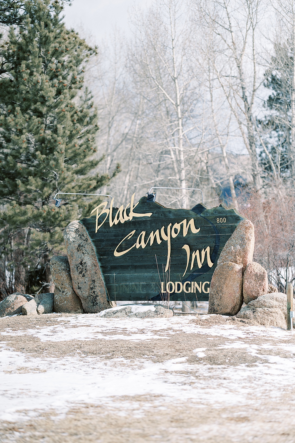 Welcome sign for Black Canyon Inn