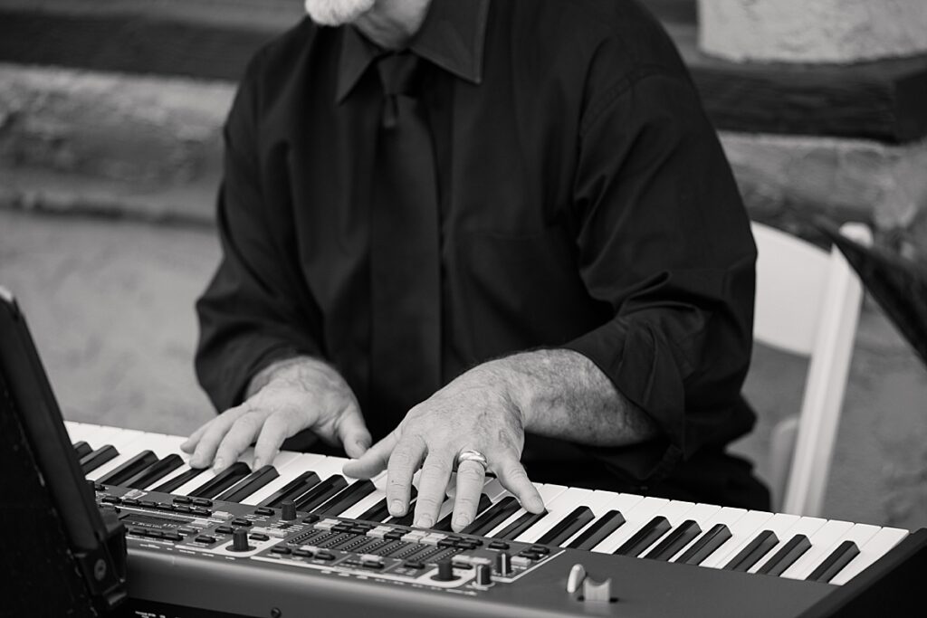 Black and white picture of man playing piano